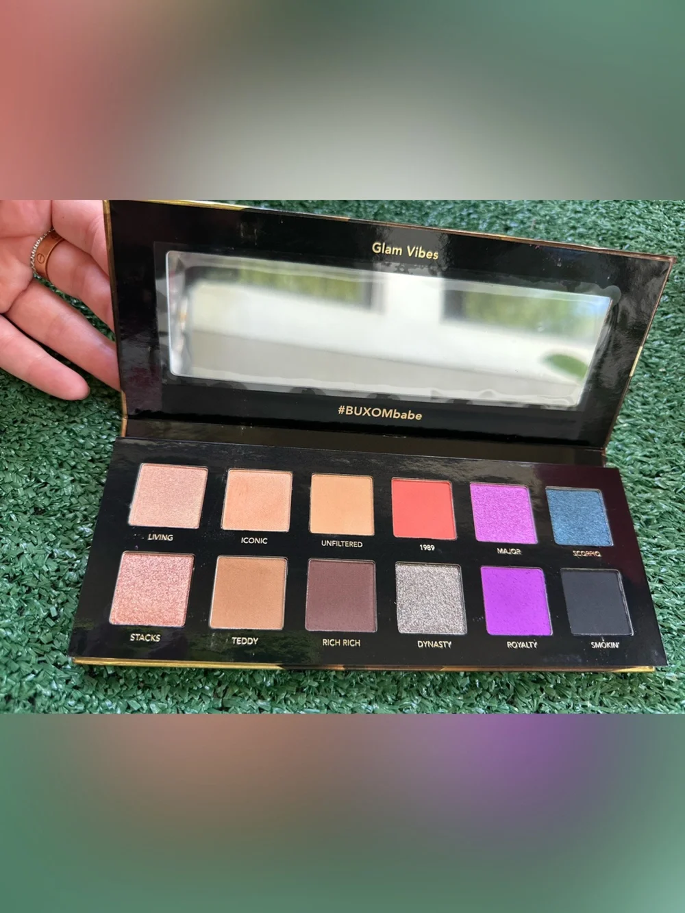 Buxom Eyeshadow Palette in Gold and Brown Geometric Box